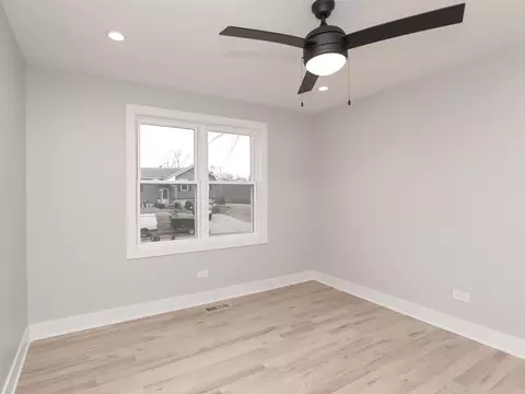 Bedroom - 6310 Hilly Way, Cary, IL 60013 photo 13 of 15