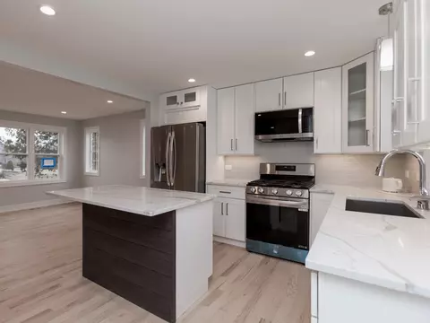 Kitchen - 6310 Hilly Way, Cary, IL 60013 photo 3 of 8