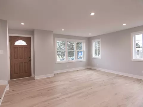 Living - 6310 Hilly Way, Cary, IL 60013 photo 4 of 9