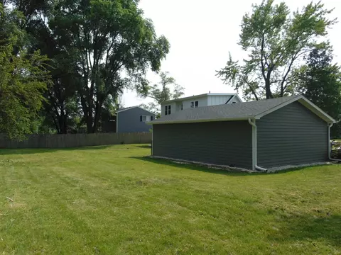 Exterior - 6310 Hilly Way, Cary, IL 60013 photo 3 of 9