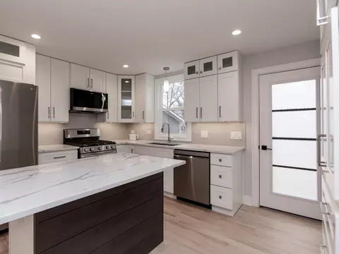 Kitchen - 6310 Hilly Way, Cary, IL 60013 photo 2 of 8