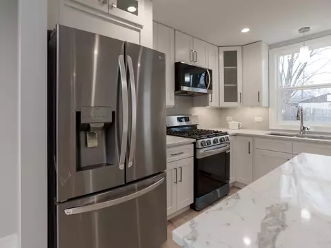 Kitchen - 6310 Hilly Way, Cary, IL 60013 photo 6 of 8