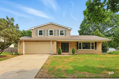 311 Greentree Pkwy, Libertyville, IL 60048