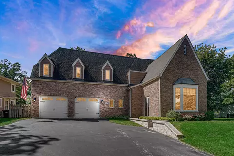 323 W Crystal Lake Ave, Crystal Lake, IL 60014