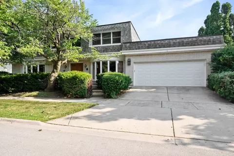5255 Coyle Ave, Skokie, IL 60077