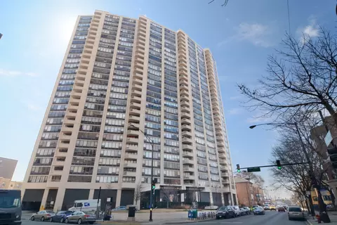 3930 N Pine Grove Ave #801, Chicago, IL 60613