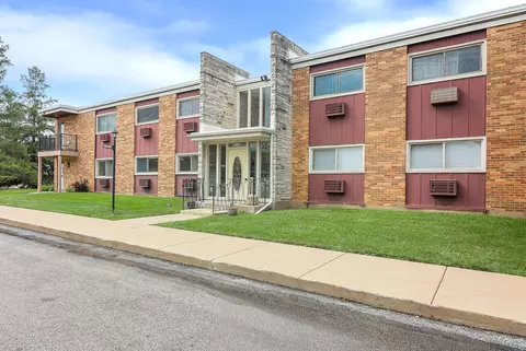 1313 S Rebecca Rd #106, Lombard, IL 60148