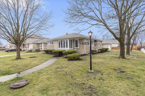 7636 W Rosedale Ave, Chicago, IL 60631