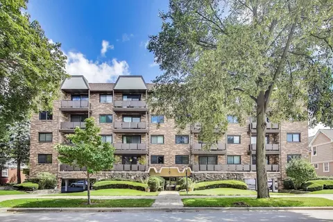 121 S Vail Ave #401, Arlington Heights, IL 60005