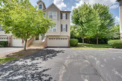 3355 Kentshire Cir, Aurora, IL 60504