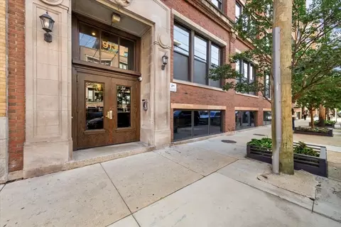 913 W Van Buren St #4C, Chicago, IL 60607