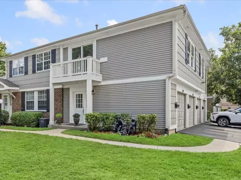 407 Fernwood Ct #407, Vernon Hills, IL 60061