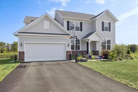 900 Treeline Dr, Algonquin, IL 60102