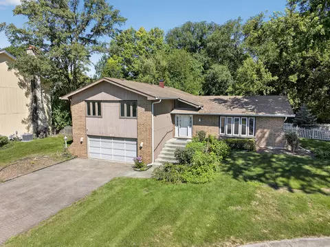 407 Brad Ct, Naperville, IL 60565