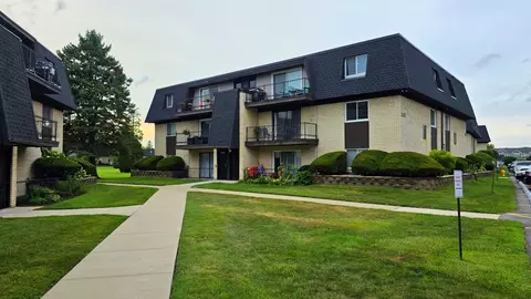 11123 S 84th Ave #3A, Palos Hills, IL 60465