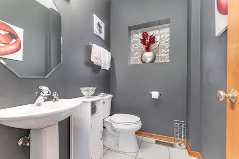 Bath - 3824 S Normal Ave, Chicago, IL 60609 photo 1 of 3