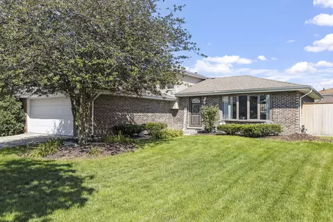 8440 Surrey Dr, Tinley Park, IL 60487