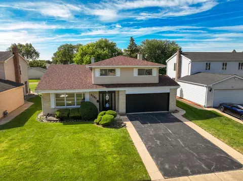 1701 W Goldengate Dr, Addison, IL 60101