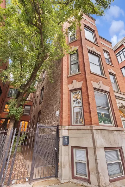 3218 N Halsted St #1S, Chicago, IL 60657