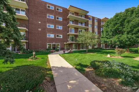 5300 Walnut Ave #18C, Downers Grove, IL 60515
