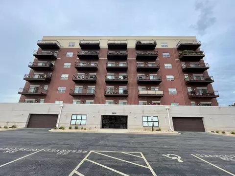 1650 Riverwoods Dr #503, Melrose Park, IL 60160