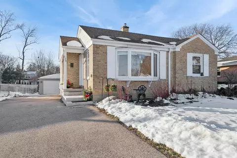 126 N Rohlwing Rd, Palatine, IL 60074