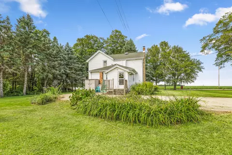 9311 State Line Rd, Capron, IL 61012
