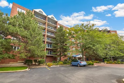 6701 N Milwaukee Ave #510, Niles, IL 60714