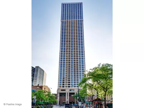 1030 N State St #28M, Chicago, IL 60610
