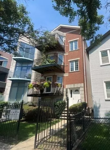 1352 W Hubbard St #4, Chicago, IL 60642