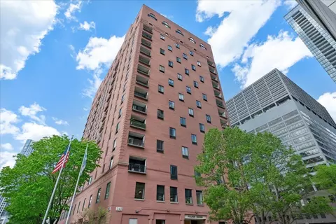 345 N Canal St #608, Chicago, IL 60606