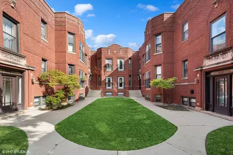 3708 W Wrightwood Ave #3C, Chicago, IL 60647