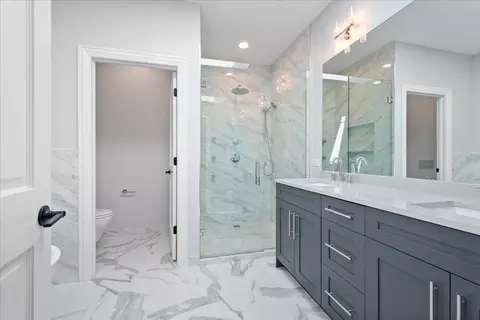 Bath - 2012 Maple Ave, Evanston, IL 60201 photo 2 of 5