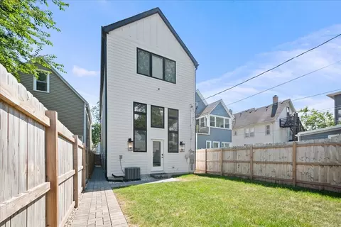 Exterior - 2012 Maple Ave, Evanston, IL 60201 photo 4 of 5