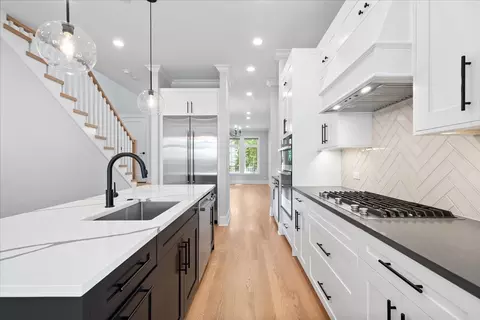 Kitchen - 2012 Maple Ave, Evanston, IL 60201 photo 4 of 5