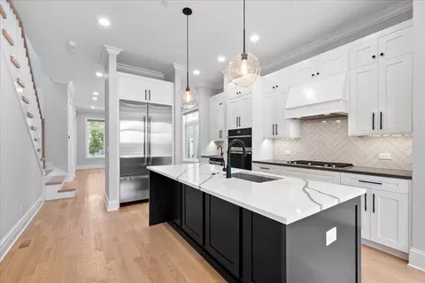 Kitchen - 2012 Maple Ave, Evanston, IL 60201 photo 3 of 5