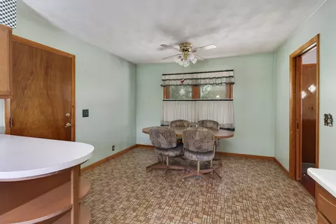 612 Oak St, Delavan, IL 61734 photo 4