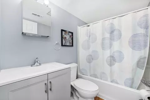 Bath - 3355 Kirchoff Rd #6A, Rolling Meadows, IL 60008 photo 1 of 1