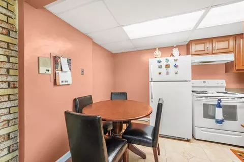 Kitchen - 3355 Kirchoff Rd #6A, Rolling Meadows, IL 60008 photo 2 of 4