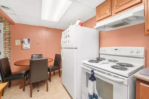 Kitchen - 3355 Kirchoff Rd #6A, Rolling Meadows, IL 60008 photo 1 of 4
