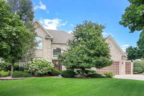 26 W130 Prestwick Ln, Winfield, IL 60190
