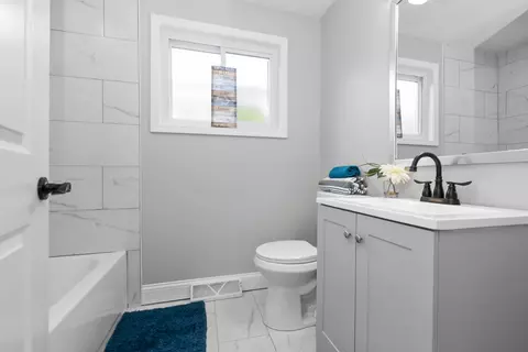 Bath - Undisclosed, Chicago, IL 60643 photo 1 of 3