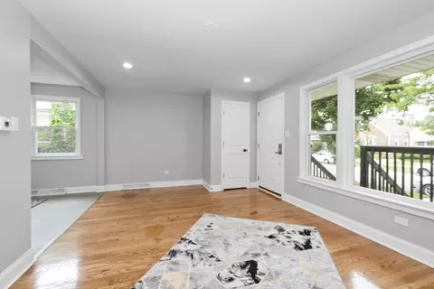Living - Undisclosed, Chicago, IL 60643 photo 3 of 3