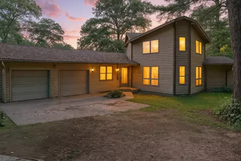 21631 Hoover Rd, Sterling, IL 61081