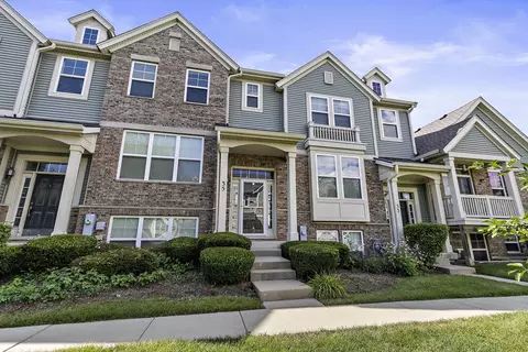 35 Veneto Ct, Streamwood, IL 60107