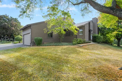 106 Sumac Ct, Saint Charles, IL 60174