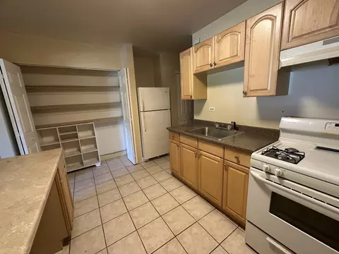 Kitchen - 821 Bode Rd #15, Elgin, IL 60120 photo 3 of 3