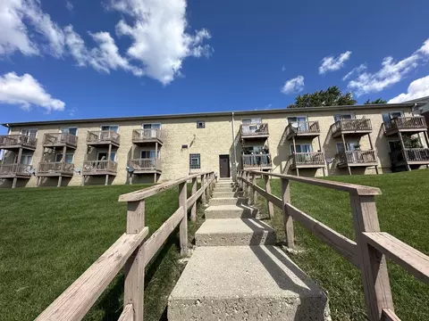 Exterior - 821 Bode Rd #15, Elgin, IL 60120 photo 2 of 3