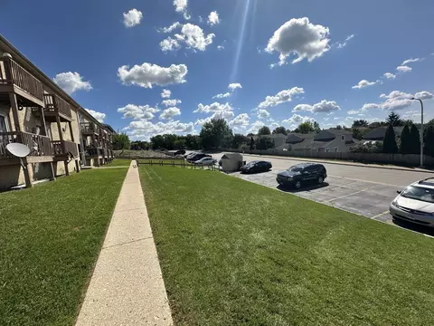 Exterior - 821 Bode Rd #15, Elgin, IL 60120 photo 3 of 3