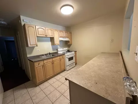 Kitchen - 821 Bode Rd #15, Elgin, IL 60120 photo 1 of 3